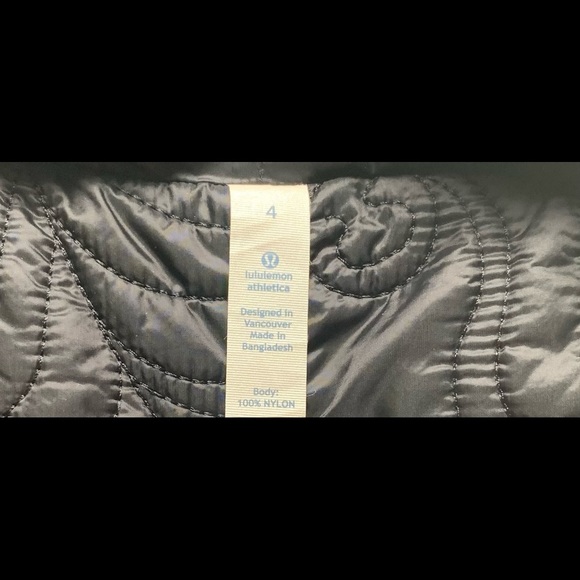 ⭐️ 2 x Host Pick ⭐️ Rare Lululemon Get Down Vest *Reversible - Picture 5 of 16